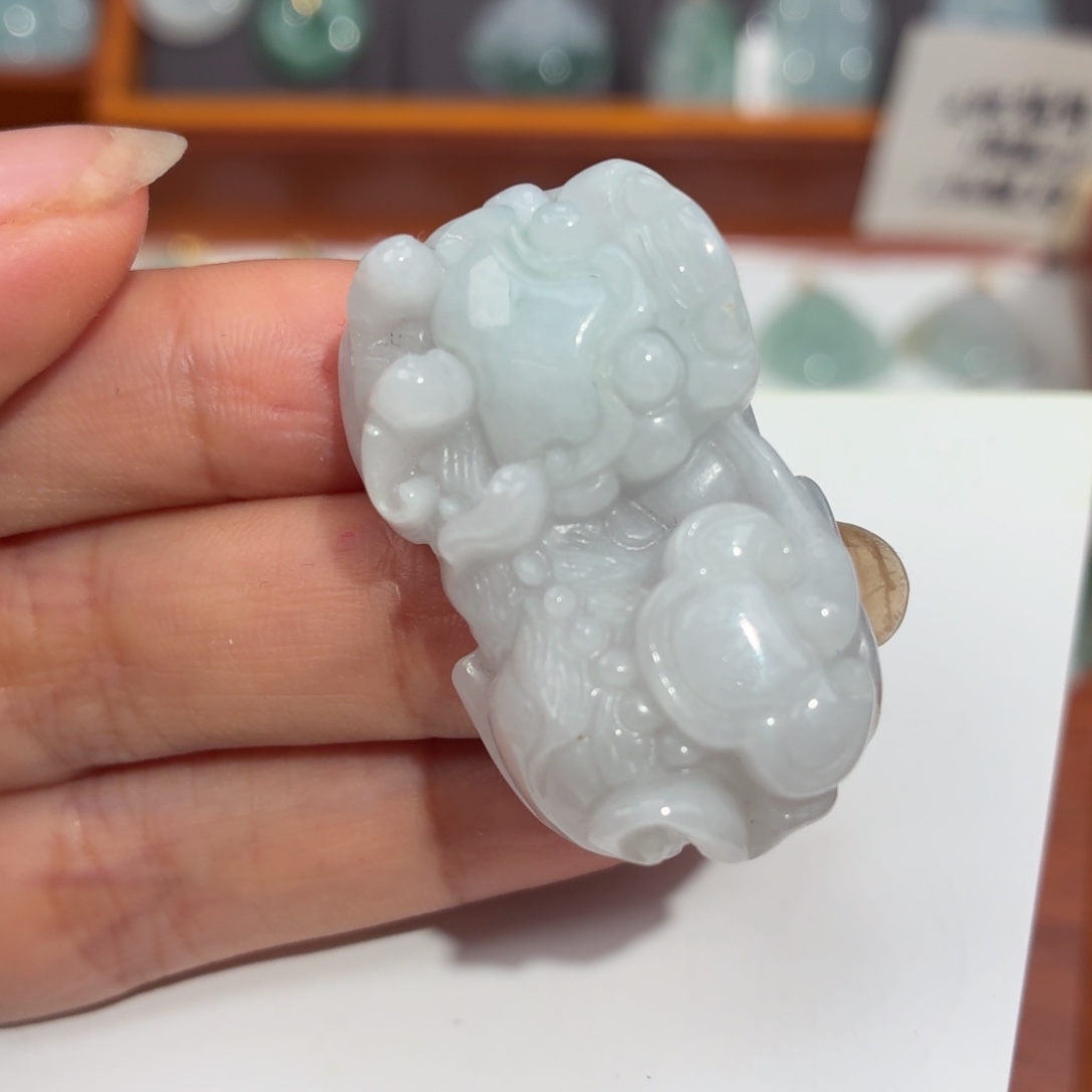 翡翠未镶嵌颈饰貔貅吊坠