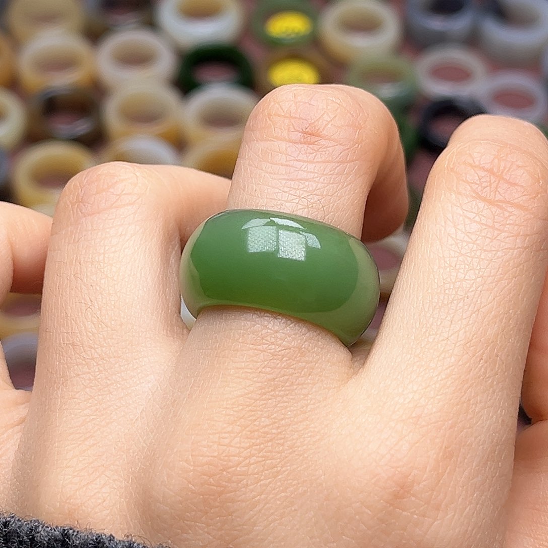 和田玉未镶嵌戒指18.1俄7冰底粉绿