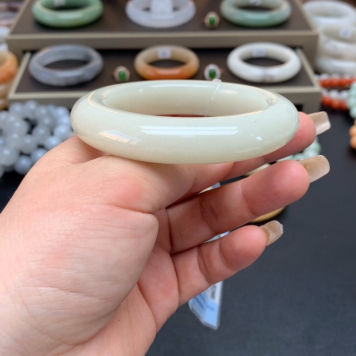 石英质玉手镯未镶嵌56