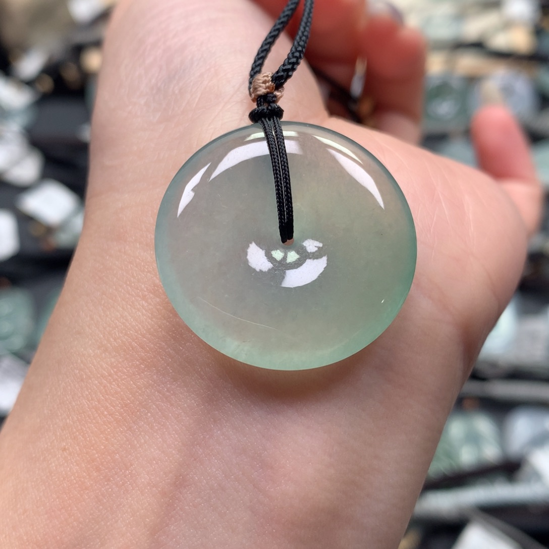 翡翠颈饰未镶嵌扣子