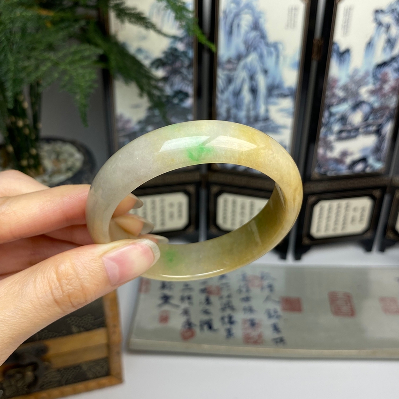 56.6黄加绿正圈手镯 天然翡翠A货手镯