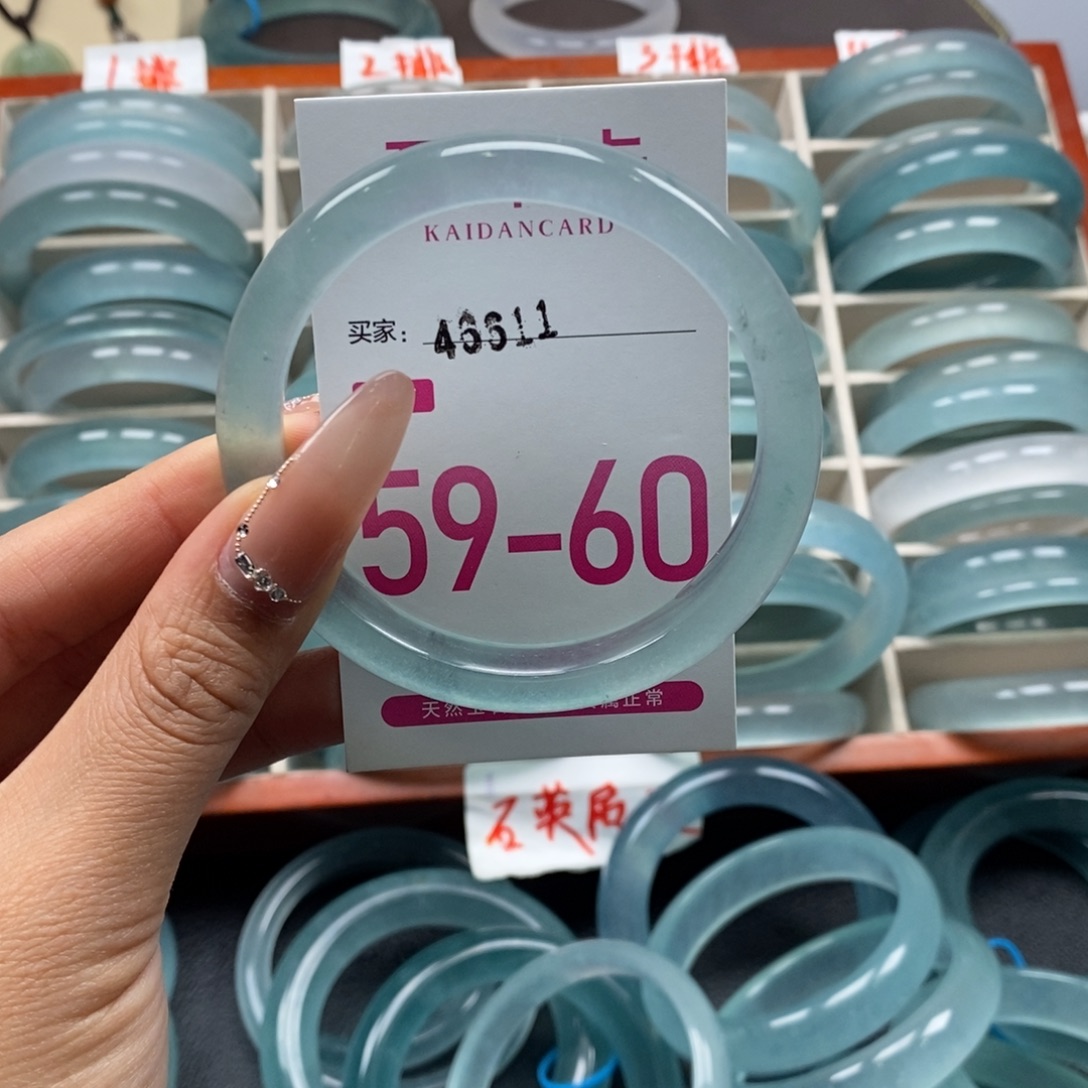 爱***0石英质玉未镶嵌手镯