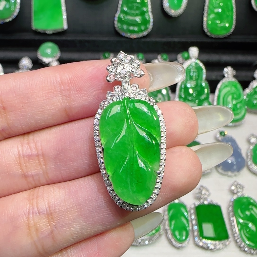 翡翠18K金镶嵌颈饰