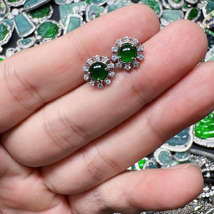 翡翠颈饰未镶嵌天然A货翡翠放漏