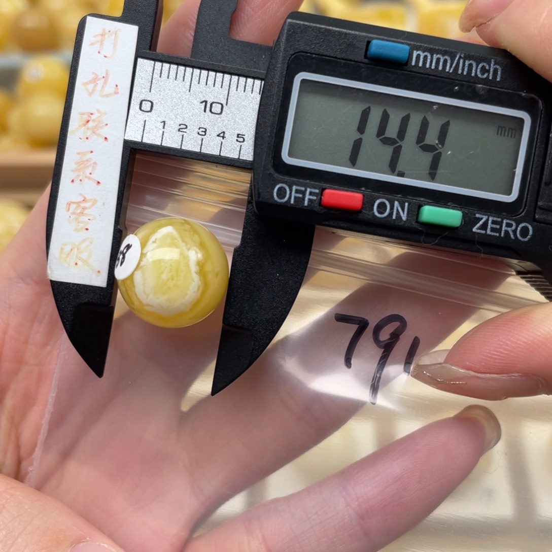 蜜蜡裸石未镶嵌蜜蜡