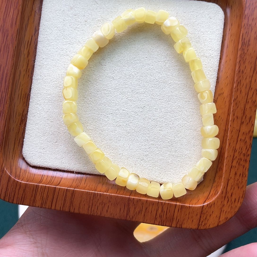 琥珀裸石未镶嵌蜜蜡