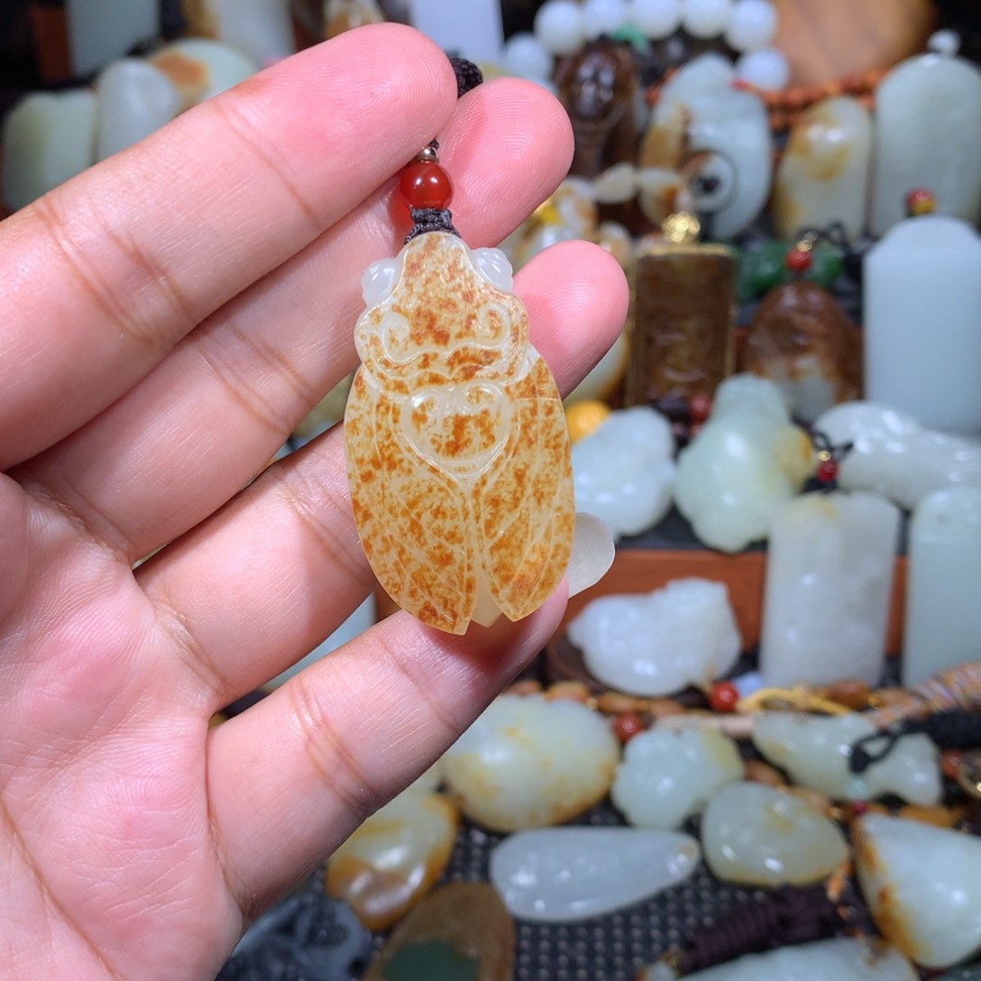 M***e和田玉未镶嵌颈饰