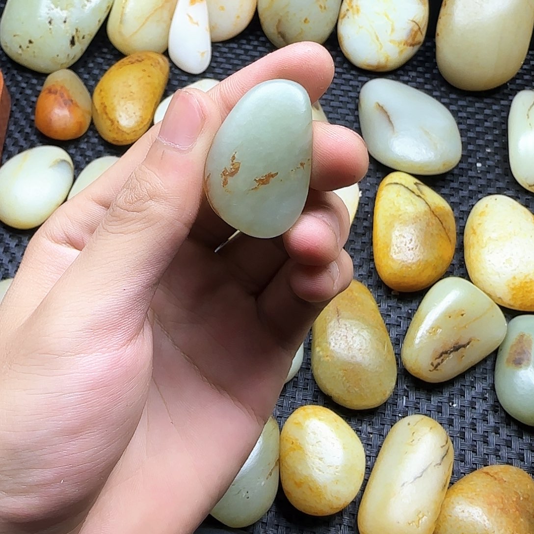 和田玉未镶嵌珠宝半成品