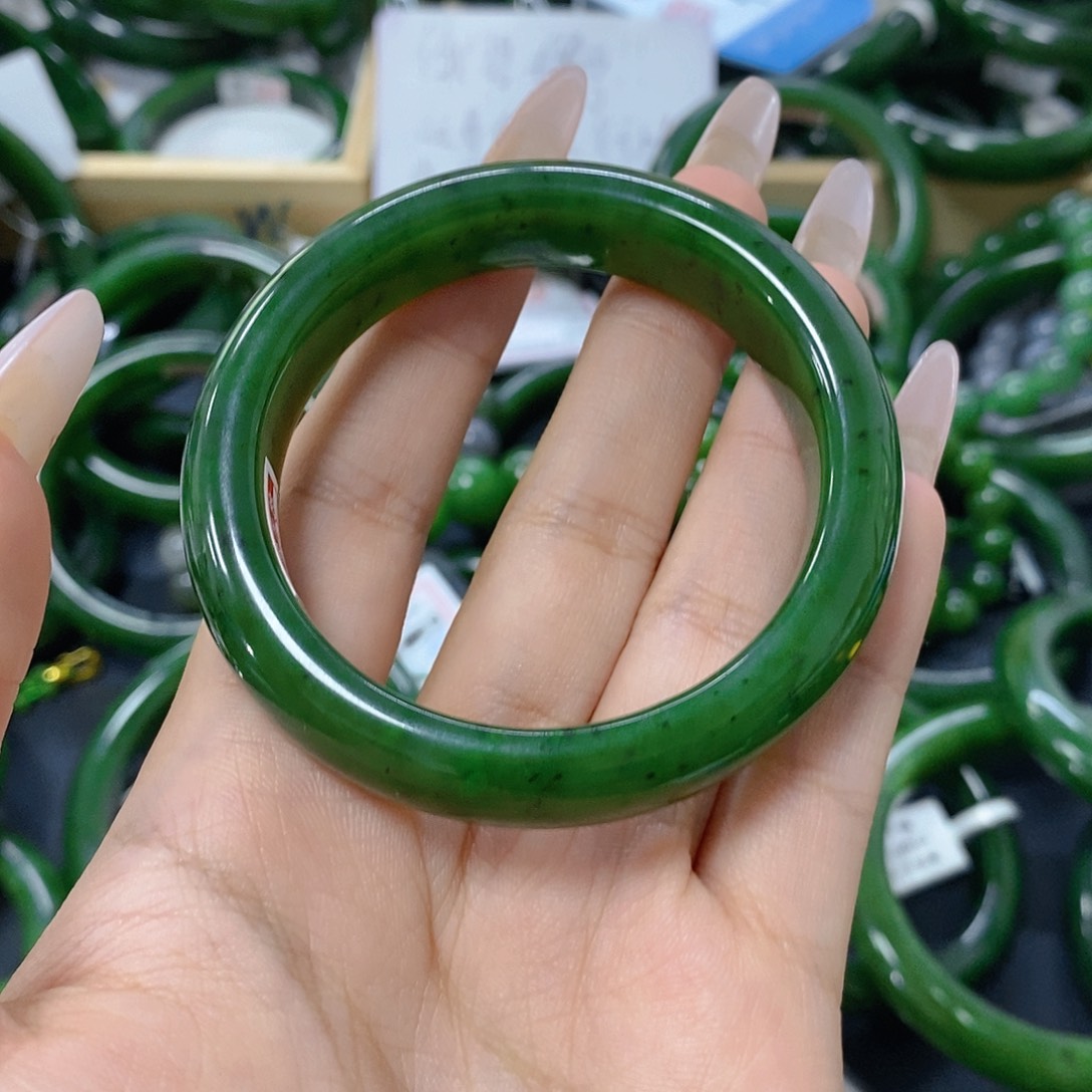 宝***儿未镶嵌手链和田玉