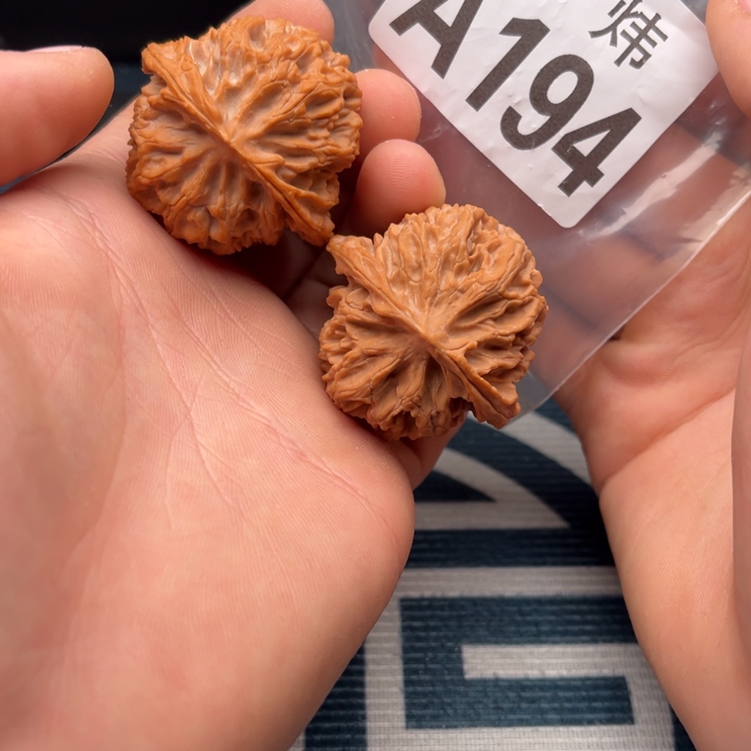 吊坠文玩核桃苹果园42