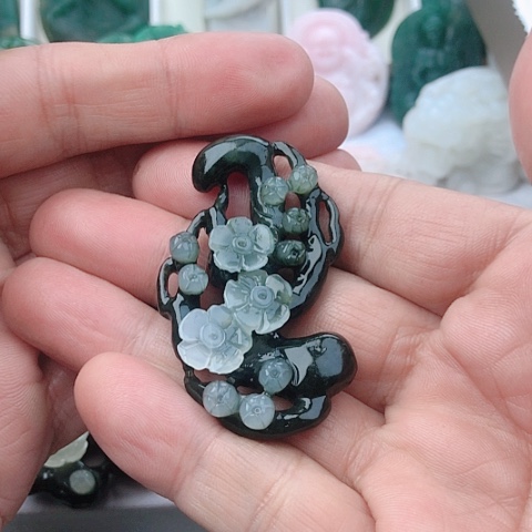 独山玉颈饰未镶嵌淯**者