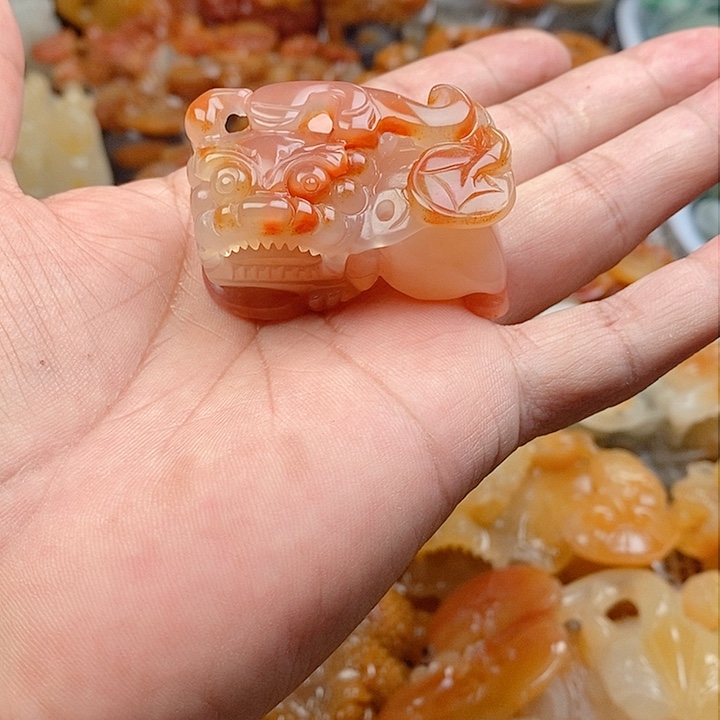 石英质玉（黄龙玉）颈饰未镶嵌美**情