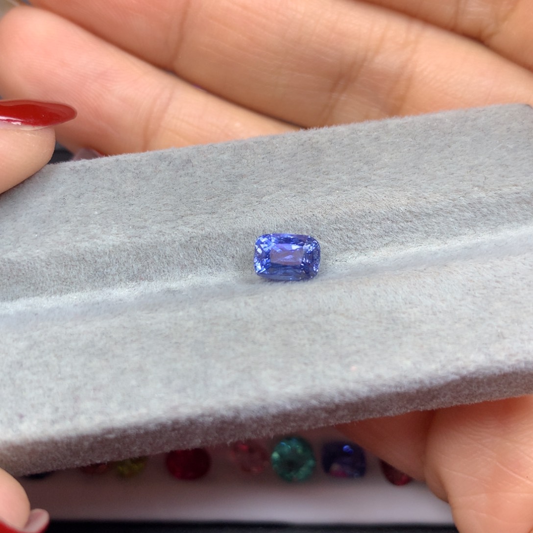 蓝宝石裸石未镶嵌1.48ct矢车菊蓝宝石grc