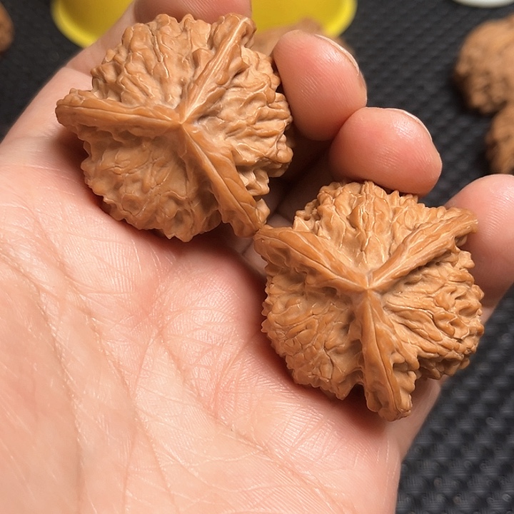 桃核把件40三棱核桃