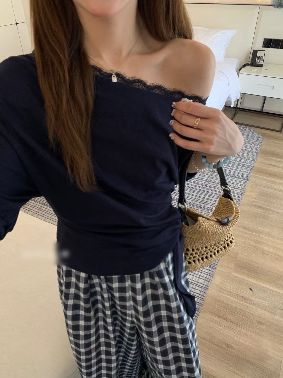 韩系圆领蕾丝拼接泡泡袖斜肩短袖T恤女