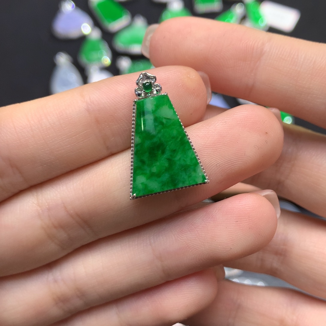 翡翠18K金镶嵌吊坠(不含链)