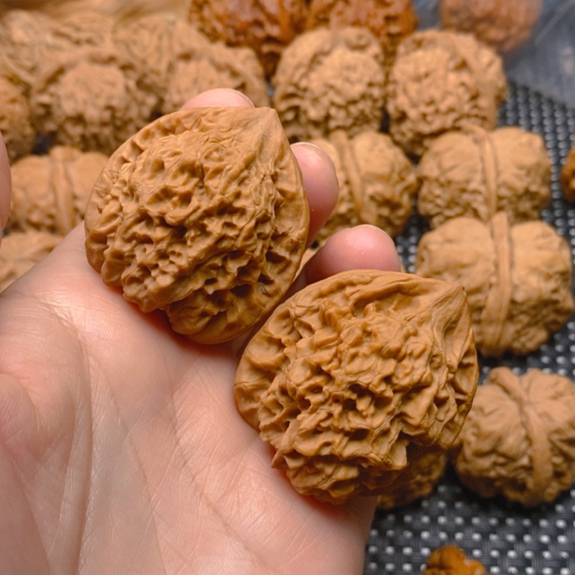 【闪购商品】文玩核桃吊坠提***生核桃