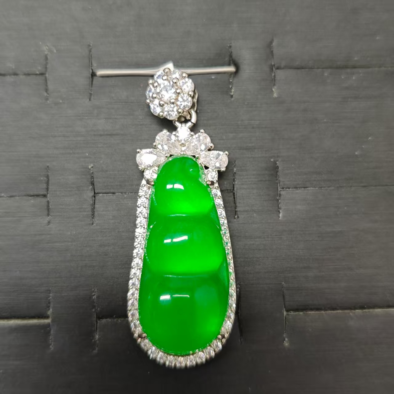 绿翠色福豆吊坠（多样性发其一颜色微差）