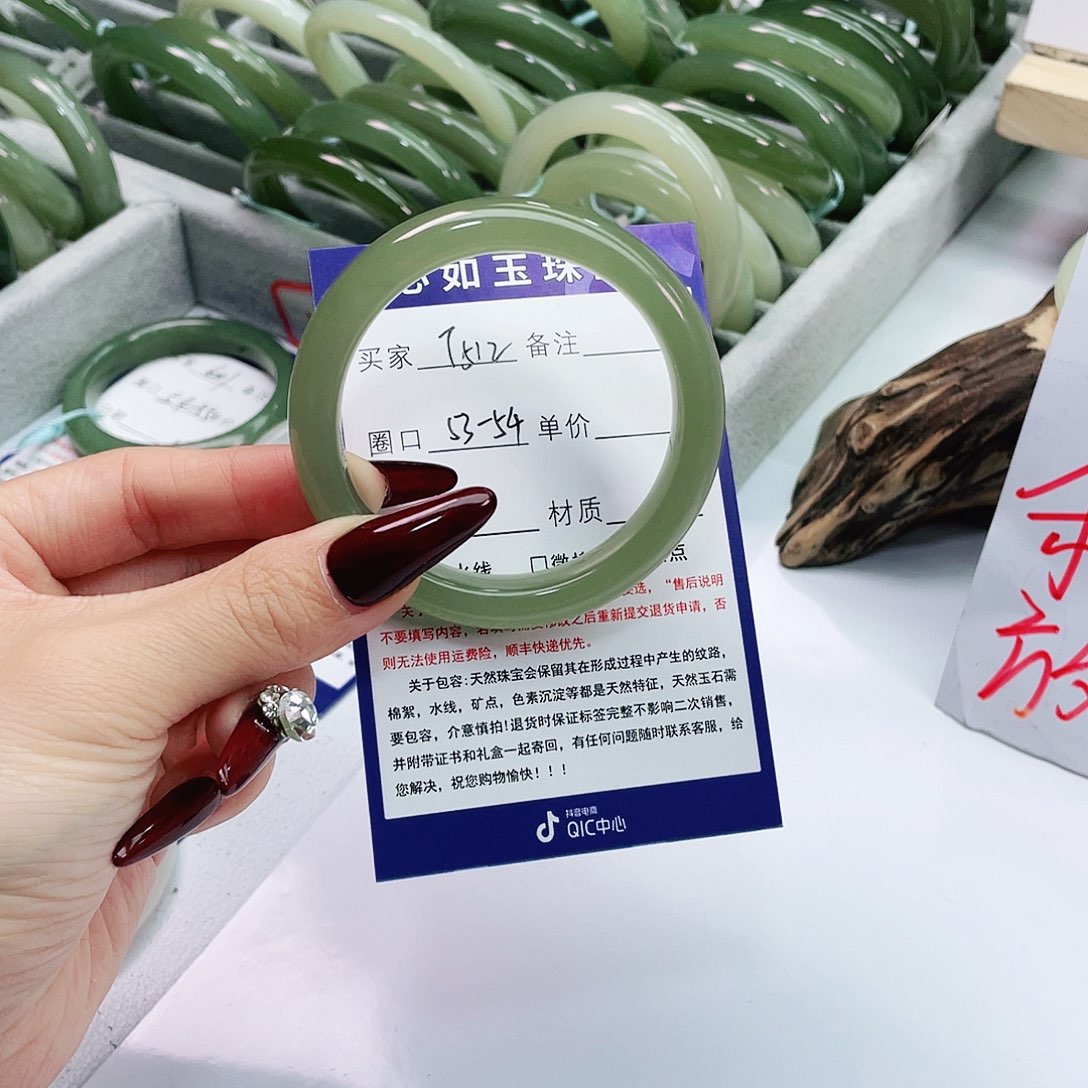 和田玉手镯未镶嵌讨***圈