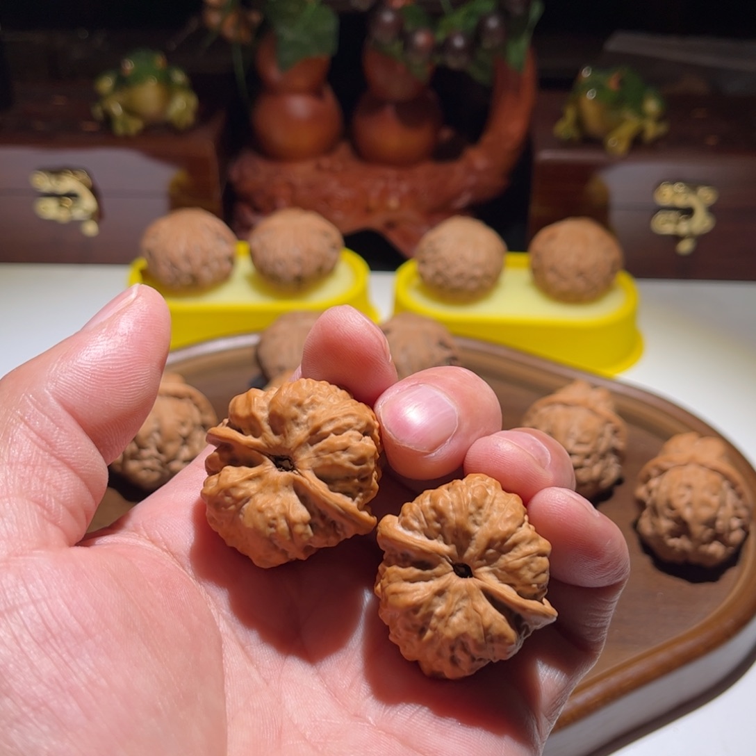 猪***心文玩核桃吊坠昌平娃直播中欢迎观看