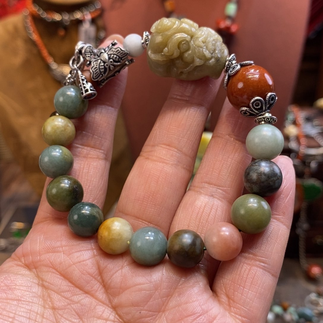 翡翠吊坠(赠链)未镶嵌