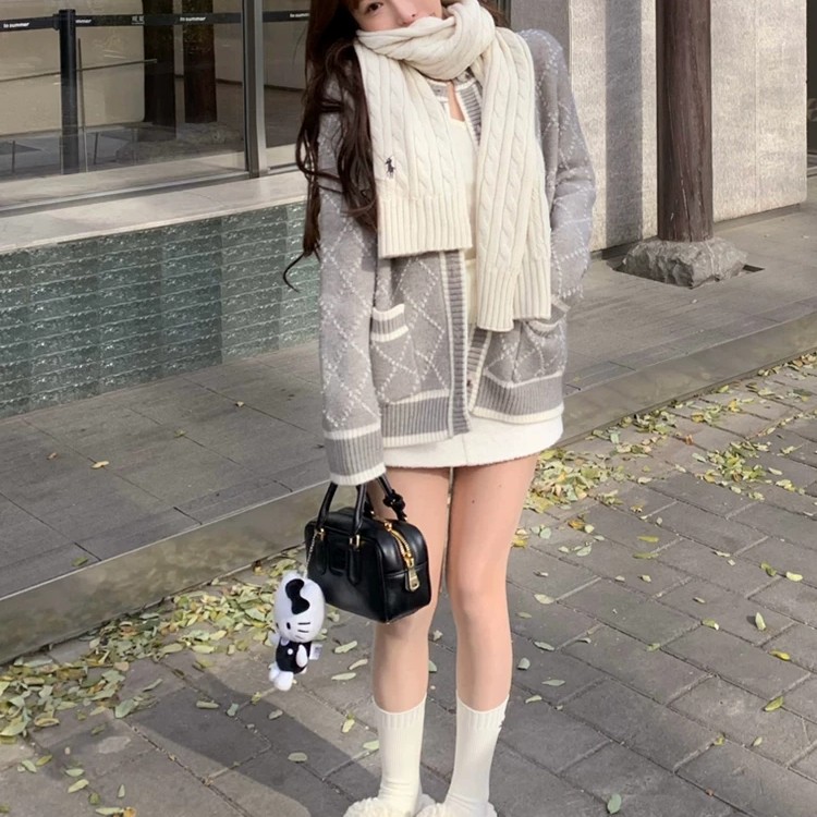 韩系学院风圆领菱格灰色毛衣外套女秋季慵懒宽松小众撞色针织开衫