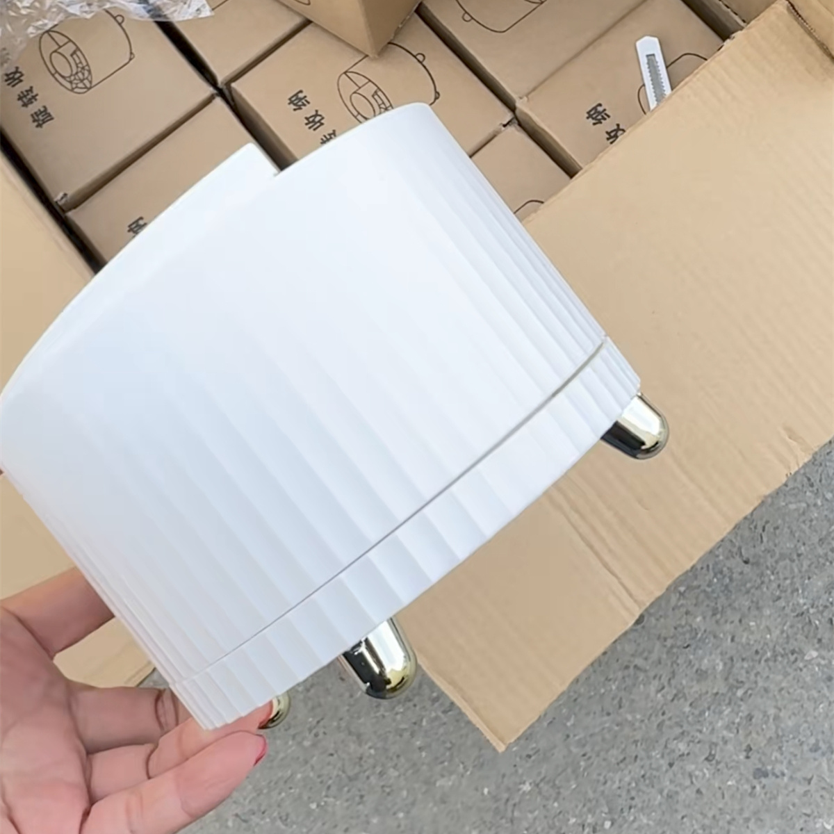 8月8号清发2个！白色笔筒桌面收纳盒直径15高10CMNO.退NO.换 