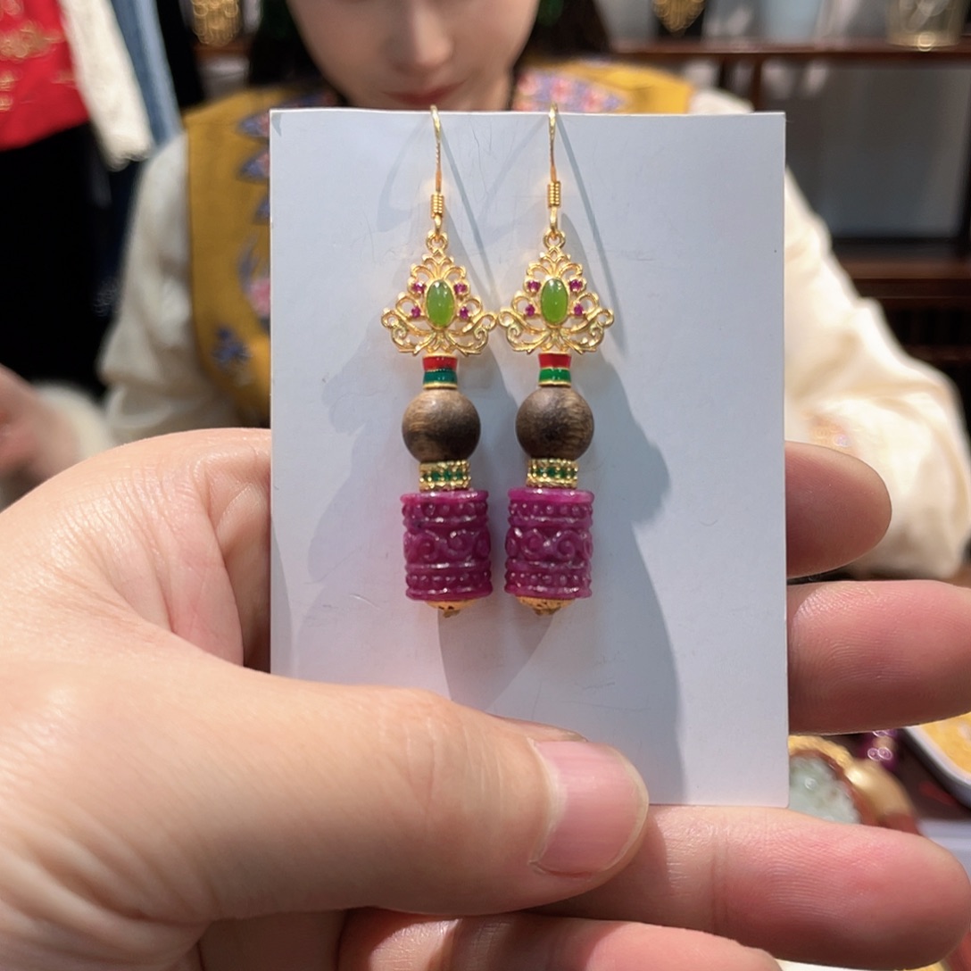 锦纶非金属红宝耳坠