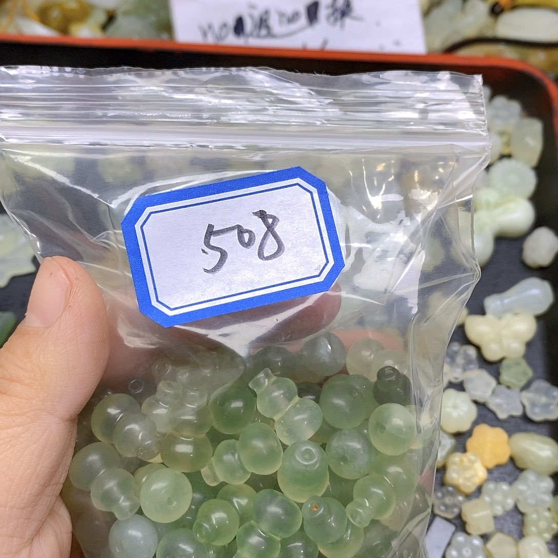 蛇纹石玉颈饰未镶嵌青**?508