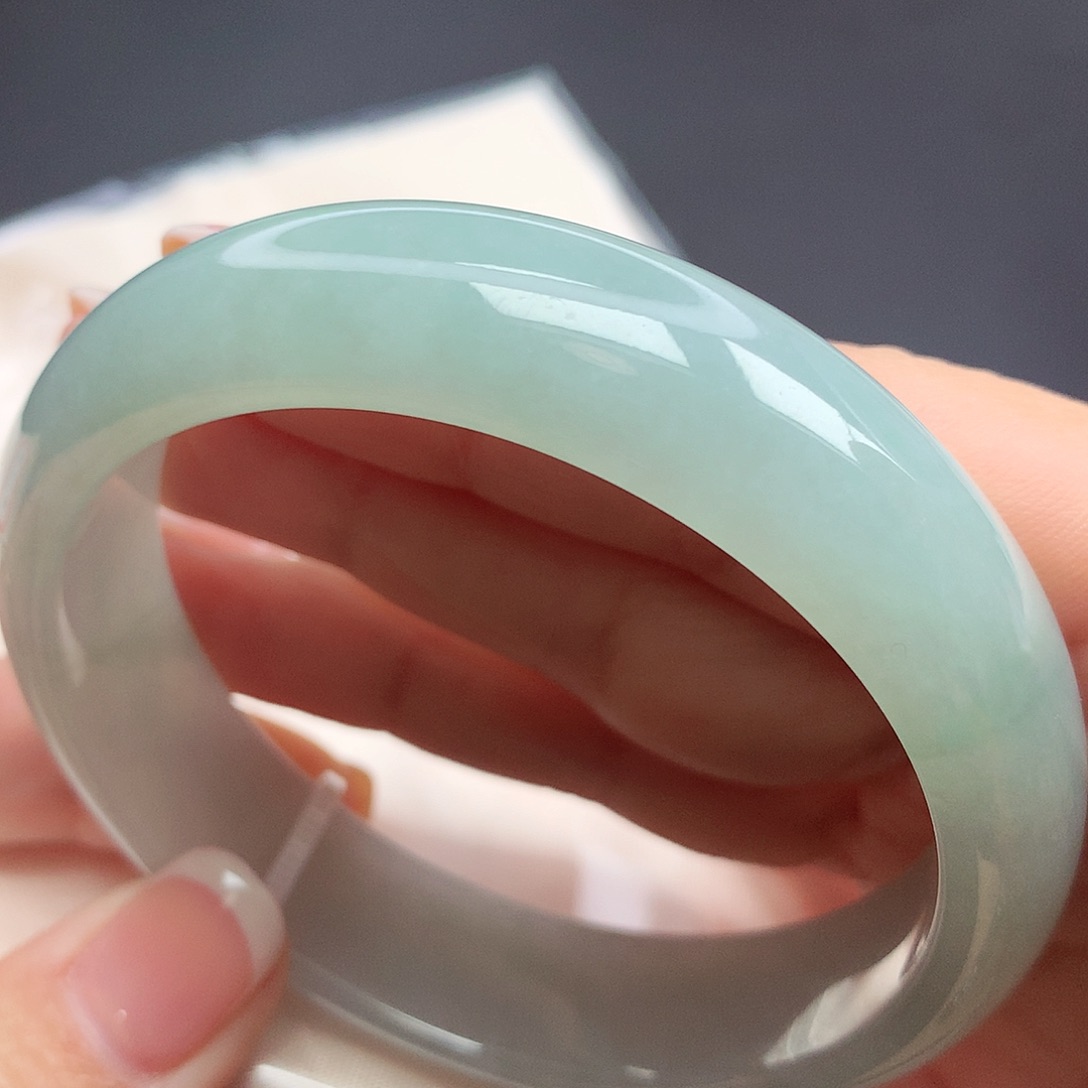 翡翠手镯未镶嵌58圈口