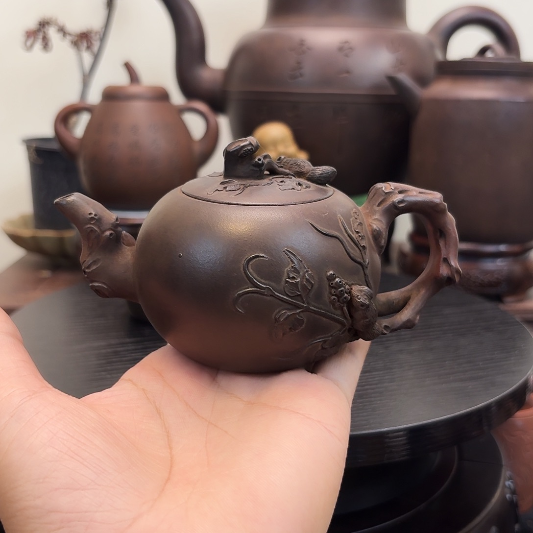 紫砂老一厂松鼠葡萄壶0