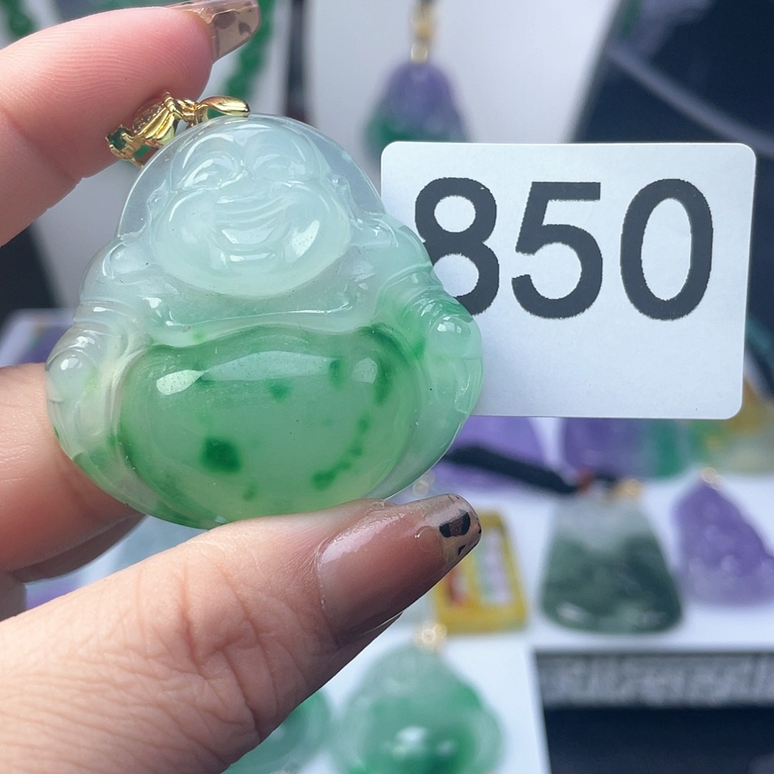 翡翠吊坠(赠链)未镶嵌