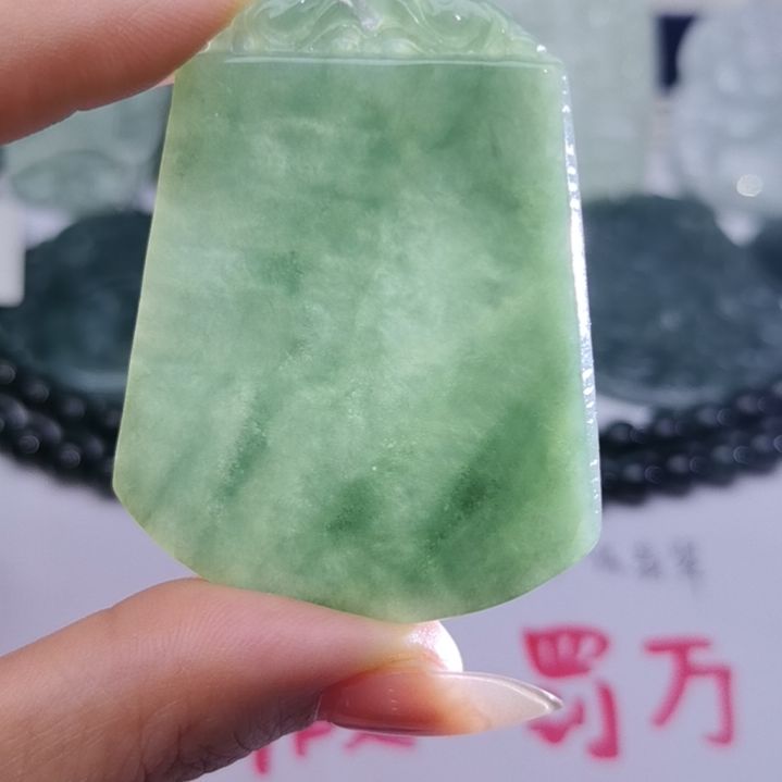 翡翠颈饰未镶嵌天然的A货翡翠多样性发货