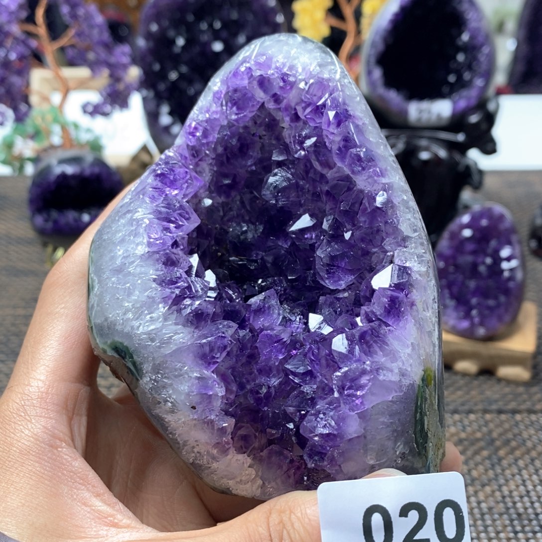 紫晶未镶嵌大型摆件（非配饰）