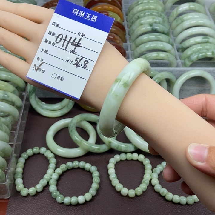 蛇纹石玉手镯未镶嵌