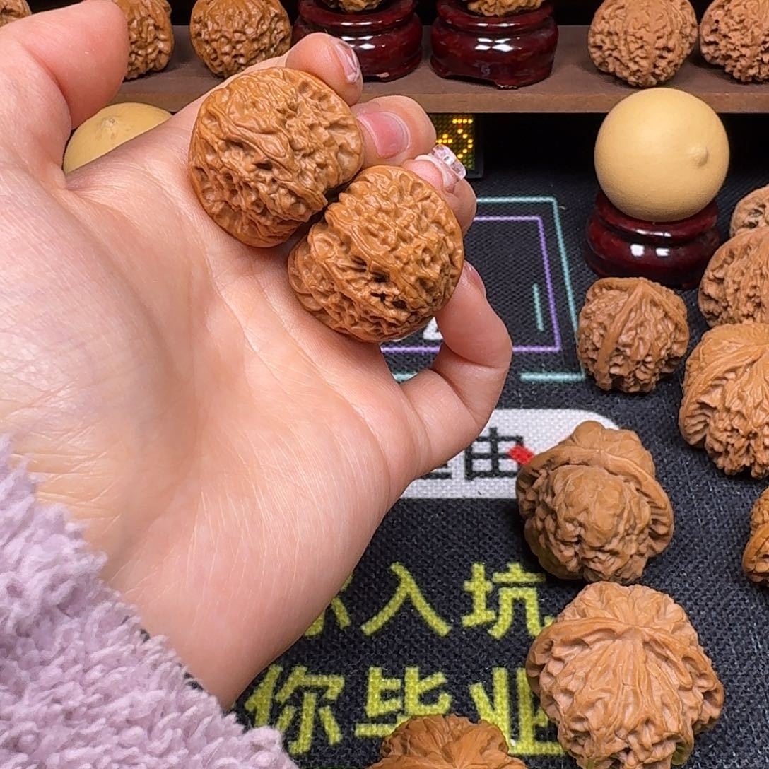 文玩核桃吊坠31白狮子手捻