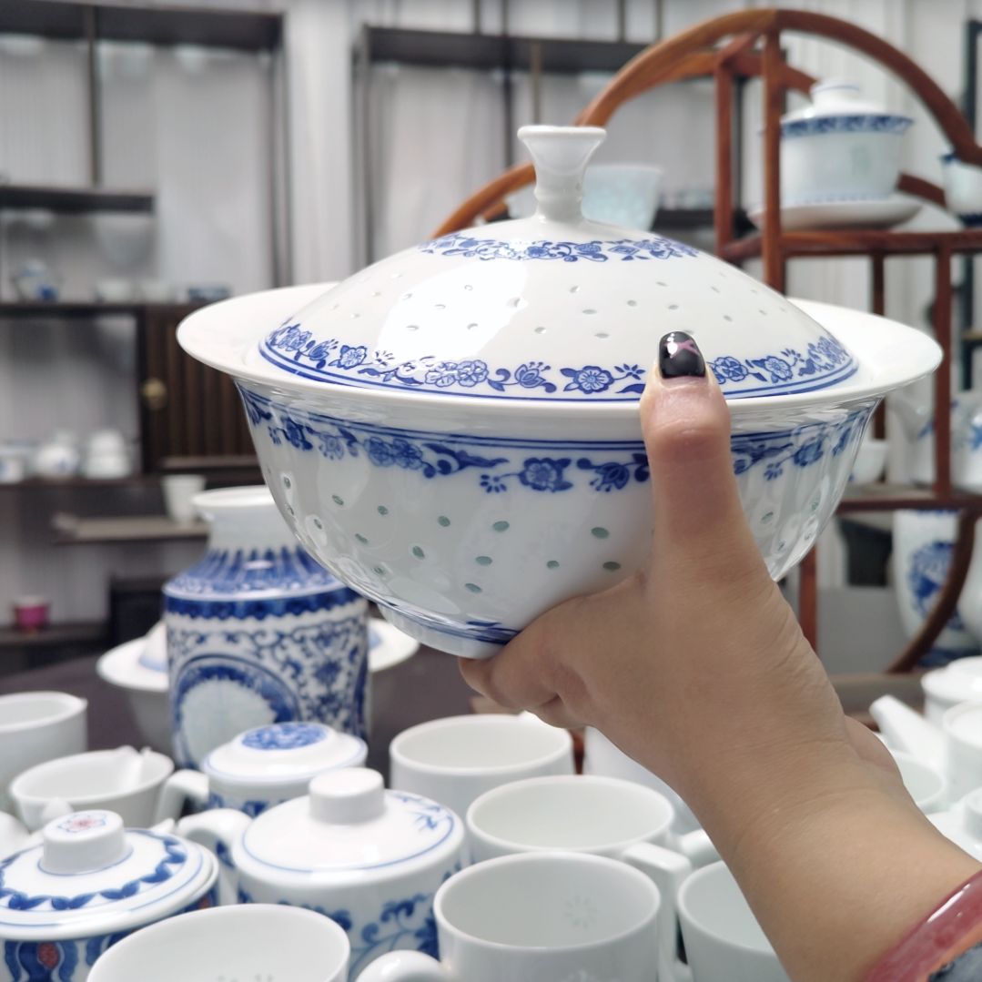 陶瓷釉下彩梅英9寸汤煲一个