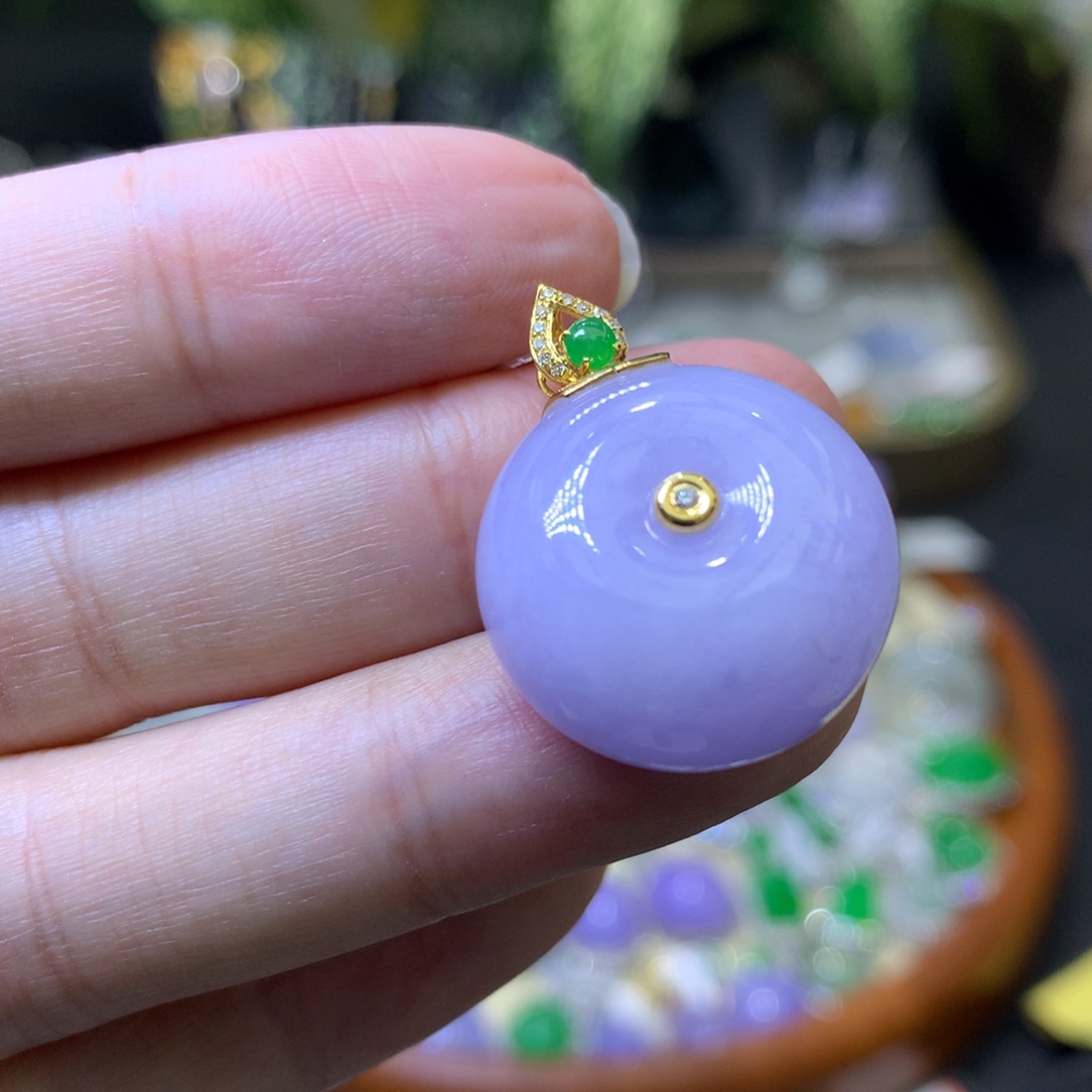 颈饰18K金镶嵌翡翠