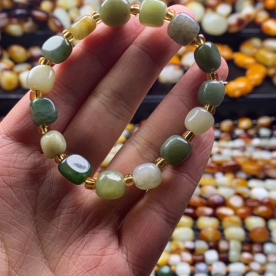 和田玉颈饰未镶嵌