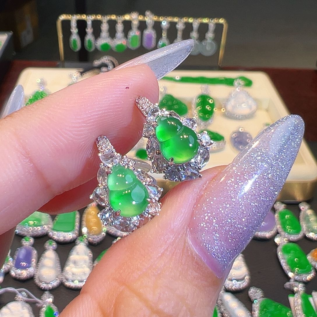 翡翠耳环18K金镶嵌翡翠