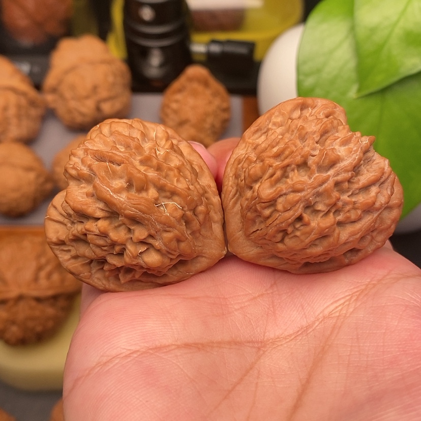 【闪购商品】文玩核桃把件玉华宫全品