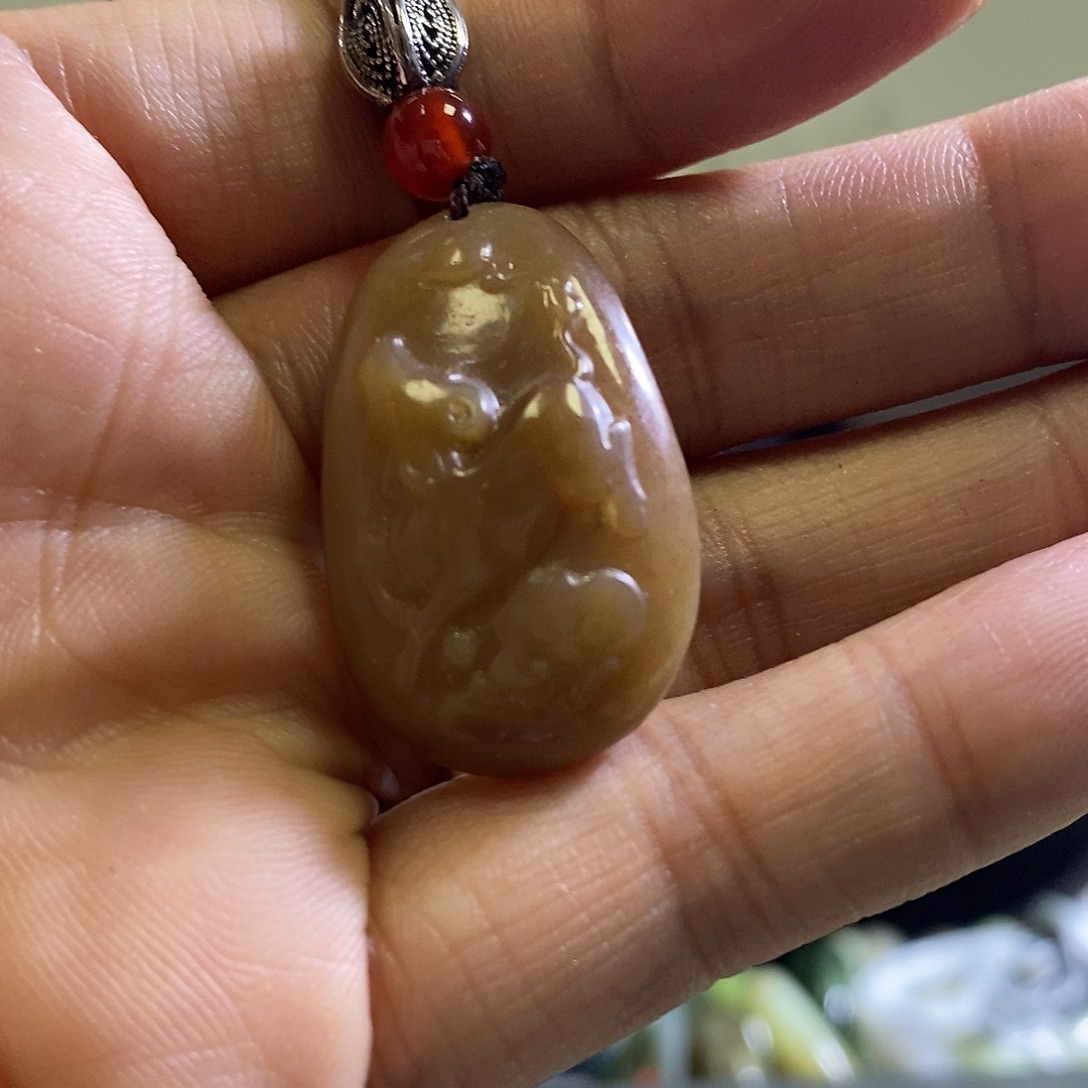 和田玉未镶嵌颈饰牛