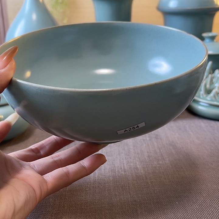 瓷片大鸡心碗一一一一瑕