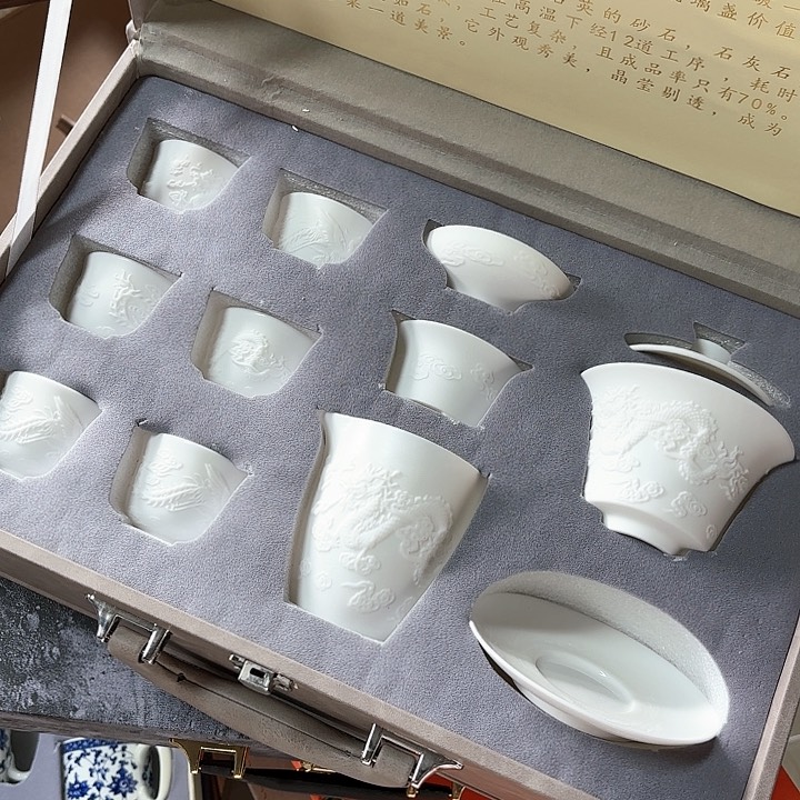 孤品茶具套装等。       