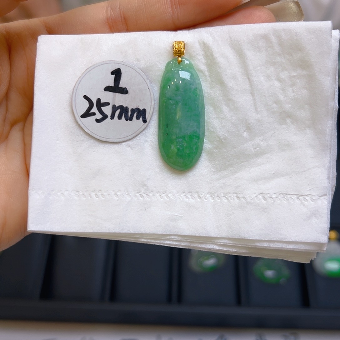 翡翠颈饰18K金镶嵌翡翠