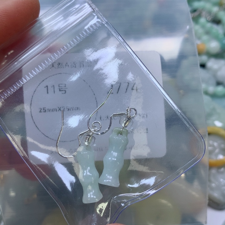 翡翠挂件未镶嵌翡翠