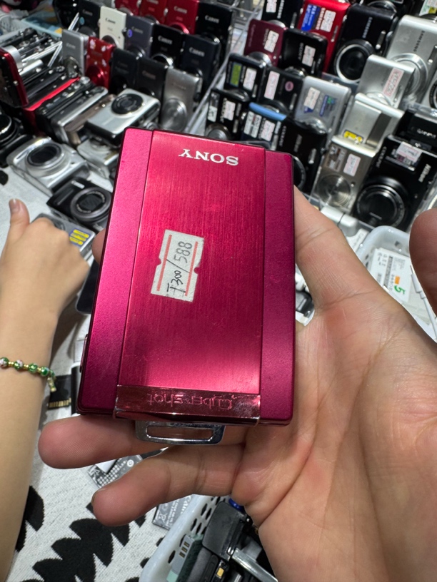 9新  九新红色索尼T300