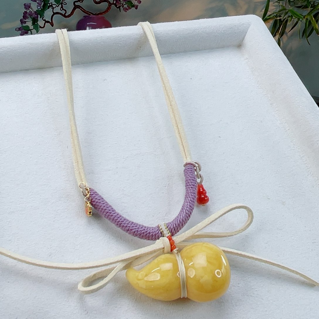 未镶嵌蜜蜡颈饰蜜蜡