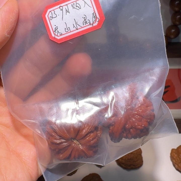 L***.文玩核桃吊坠36房山水晶磨（和谐号家23年）