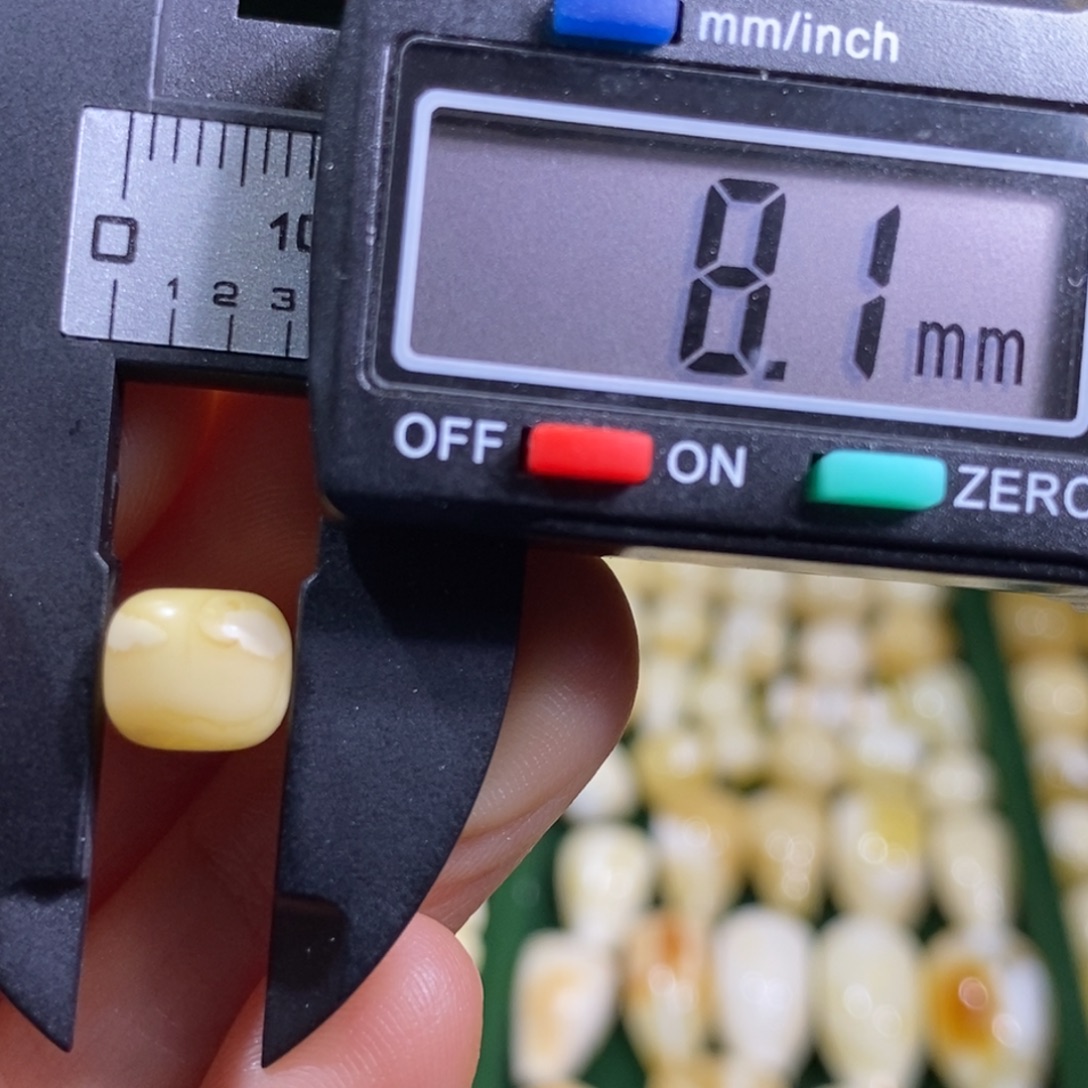 蜜蜡未镶嵌裸石配饰